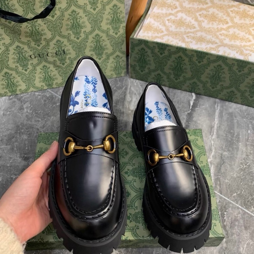 Gucci Black Leather Loafers with Gold Bit Detail - Picture 5 of 8